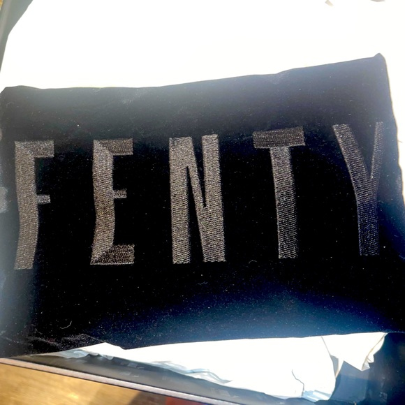 Fenty Bag🖤 - Picture 4 of 11
